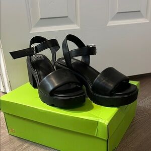 Dolce Vita Black Platform Sandals with Chunky Sole